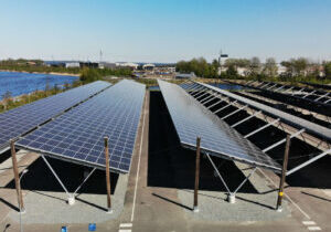 Solar carport van energiecoöperatie Endura in Harderwijk